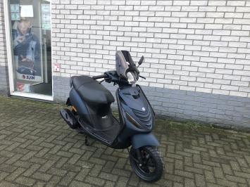  GAVE PIAGGIO ZIP SP 45 4-TAKT MAT ZWART BROM  BJ2013 8.000KM 