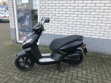 JONGE  PEUGEOT KISBEE 45KM BROM BLACK EDITION BJ2024 1900KM