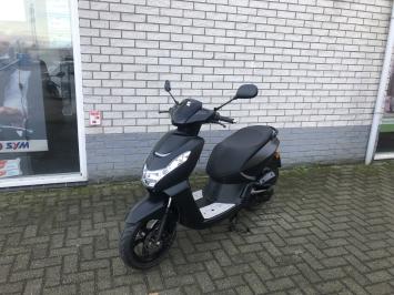 JONGE  PEUGEOT KISBEE 45KM BROM BLACK EDITION BJ2024 1900KM