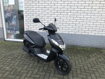 JONGE  PEUGEOT KISBEE 45KM BROM BLACK EDITION BJ2024 1900KM