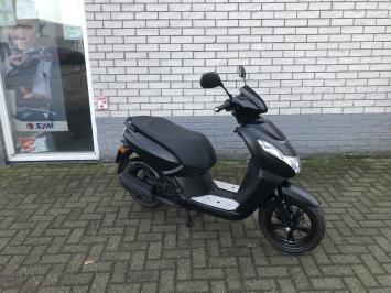 JONGE  PEUGEOT KISBEE 45KM BROM BLACK EDITION BJ2024 1900KM