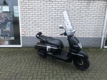 PRACHTIGE PEUGEOT DJANGO R 45KM BROM MAT BLACK BJ2019 5000KM