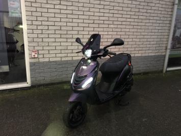 DIKKE PIAGGIO ZIP SP 45KM 4T BROM MAT PAARS BJ2023 1800KM