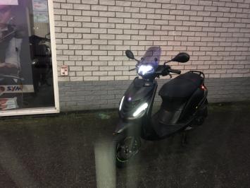 DIKKE PIAGGIO ZIP SP 45KM BROM MAT BLACK BJ2023 5000KM VOL OPTIES 