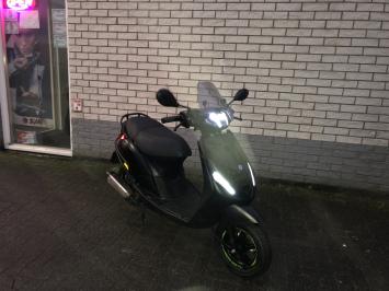 DIKKE PIAGGIO ZIP SP 45KM BROM MAT BLACK BJ2023 5000KM VOL OPTIES 