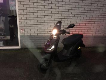 DIKKE PIAGGIO ZIP 2-TAKT 45KM BROM MAT BLACK BJ2015 14000KM