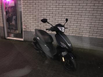 GAVE PIAGGIO NEW FLY 45KM BROM BLACK ON BLACK BJ2014 9000KM