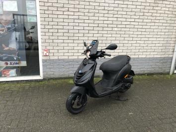 GAVE PIAGGIO ZIP SP 45 4-TAKT MAT BLACK  BROM  BJ2020 10.000KM