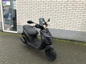 GAVE PIAGGIO ZIP SP 45 4-TAKT MAT BLACK  BROM  BJ2020 10.000KM