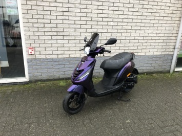 DIKKE PIAGGIO ZIP SP 45KM 4-TAKT BROM PAARS BJ2019 9000KM