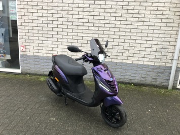 DIKKE PIAGGIO ZIP SP 45KM 4-TAKT BROM PAARS BJ2019 9000KM