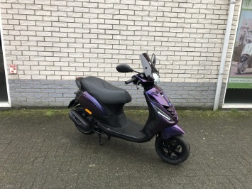 DIKKE PIAGGIO ZIP SP 45KM 4-TAKT BROM PAARS BJ2019 9000KM