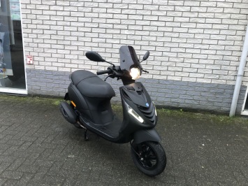 DIKKEMK PIAGGIO ZIP SP 45KM BROM 4-T BJ2021  12000KM