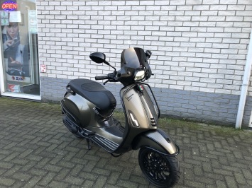 DIKKE VESPA SPRINT S 45KM BROM MYSTIC GREY SPECIAL BJ2018 9000KM