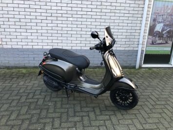 DIKKE VESPA SPRINT S 45KM BROM MYSTIC GREY SPECIAL BJ2018 9000KM