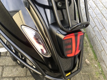 DIKKE VESPA SPRINT S 45KM BROM BLACK ON BLACK BJ2017 9000KM