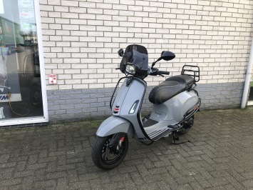 DIKKE  VESPA SPRINT S 45km brom  nardo grey    BJ2018 10..000KM 4-TAKT