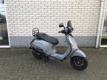 DIKKE  VESPA SPRINT S 45km brom  nardo grey    BJ2018 10..000KM 4-TAKT