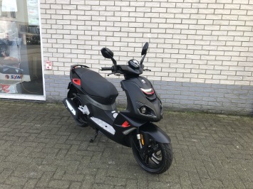 GAVE PEUGEOT SPEEDFIGHT 4 BROM 45KM 4T BLACK ON BLACK 10.000KM BJ2019