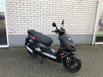 GAVE PEUGEOT SPEEDFIGHT 4 BROM 45KM 4T BLACK ON BLACK 10.000KM BJ2019