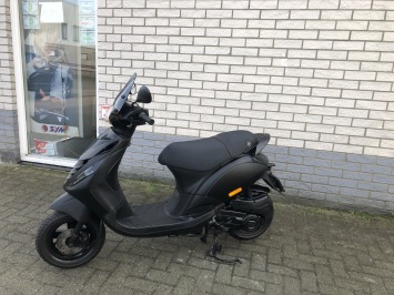 DIKKE PIAGGIO ZIP SP 45KM 4T BROM MAT BLACK BJ2024 5000KM