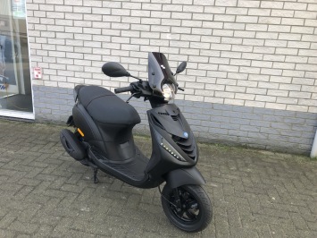 DIKKE PIAGGIO ZIP SP 45KM 4T BROM MAT BLACK BJ2024 5000KM