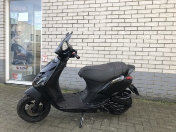 CUSTOM PIAGGIO ZIP SP45KM BROM 80CC VOL OPTIE BJ2016 9000KM