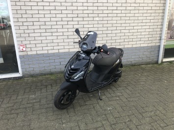 CUSTOM PIAGGIO ZIP SP45KM BROM 80CC VOL OPTIE BJ2016 9000KM