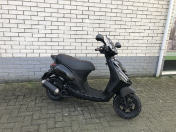 CUSTOM PIAGGIO ZIP SP45KM BROM 80CC VOL OPTIE BJ2016 9000KM