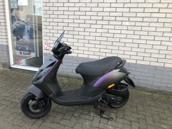 DIKKE PIAGGIO ZIP SP 45KM BROM MAT DRAGON BJ2019 7000KM