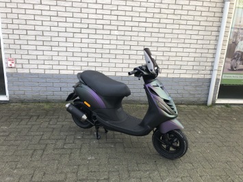 DIKKE PIAGGIO ZIP SP 45KM BROM MAT DRAGON BJ2019 7000KM