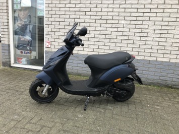 GAVE PIAGGIO ZIP SP 45KM BROM MAT BLAUW BJ2019 8000KM