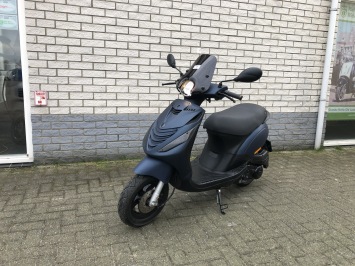 GAVE PIAGGIO ZIP SP 45KM BROM MAT BLAUW BJ2019 8000KM