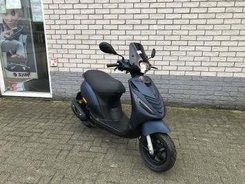 GAVE PIAGGIO ZIP SP 45KM BROM MAT BLAUW BJ2019 8000KM