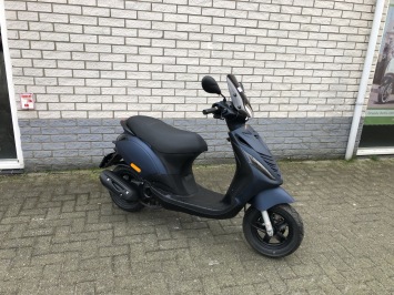 GAVE PIAGGIO ZIP SP 45KM BROM MAT BLAUW BJ2019 8000KM