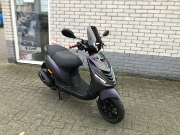 DIKKE PIAGGIO ZIP 45KM BROM MAT DRAGON BJ2020 6000KM