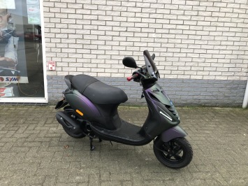 DIKKE PIAGGIO ZIP 45KM BROM MAT DRAGON BJ2020 6000KM