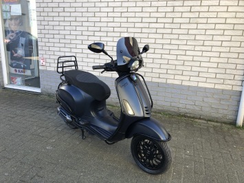 DIKKE VESPA SPRINT S 45KM BROM SPECIAL MAT BLAUW BJ2019 8000KM