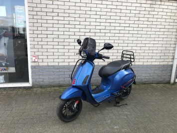 DIKKE VESPA SPRINT S 45KM BROM MAT BLAUW BJ2021 4000KM