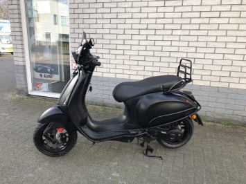 DIKKE VESPA SPRINT S 45KM BROM MAT BLACK 7000KM BJ2022