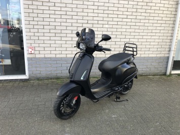 DIKKE VESPA SPRINT S 45KM BROM MAT BLACK 7000KM BJ2022