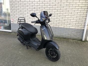 DIKKE VESPA SPRINT S 45KM BROM MAT BLACK 7000KM BJ2022