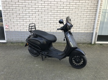 DIKKE VESPA SPRINT S 45KM BROM MAT BLACK 7000KM BJ2022