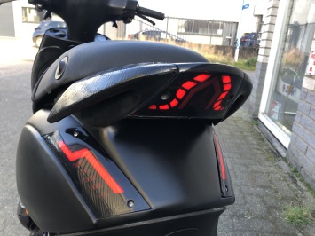 DIKKE PIAGGIO ZIP SP 45 4-TAKT MAT ZWART BROM BJ2012 7000KM