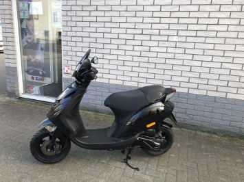 GAVE PIAGGIO ZIP SP LINE 2-TAKT ZWART BJ2013 7000KM