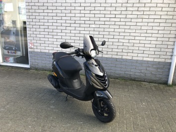 GAVE PIAGGIO ZIP SP LINE 2-TAKT ZWART BJ2013 7000KM