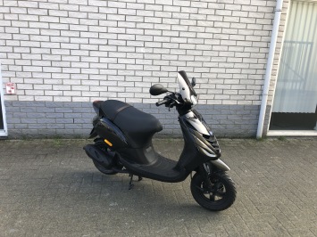 GAVE PIAGGIO ZIP SP LINE 2-TAKT ZWART BJ2013 7000KM